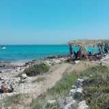 Questa zona � conosciuta come �Capannina� per la caratteristica capanna fatta di tronchi d�albero e palme secche che si trova sugli scogli